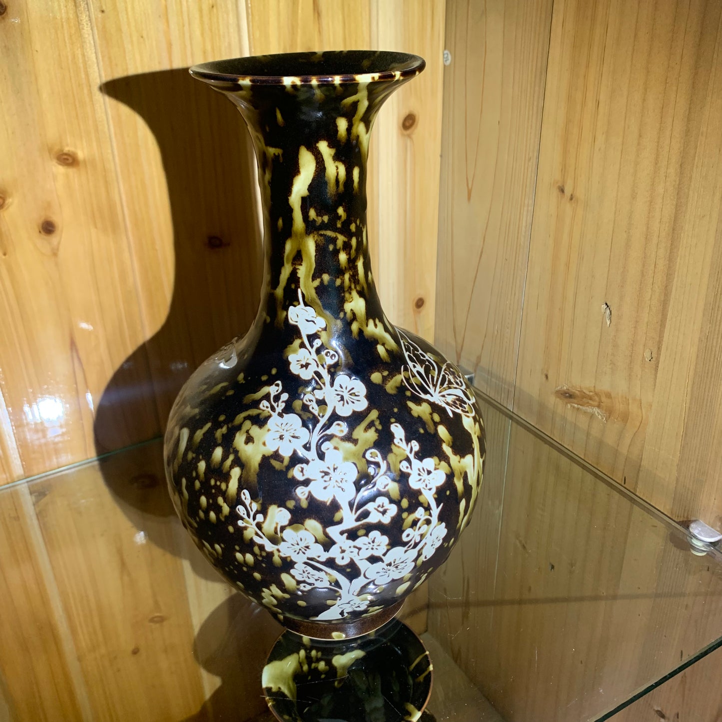 Master Liu you liang Big vase carve Butterflies and flowers